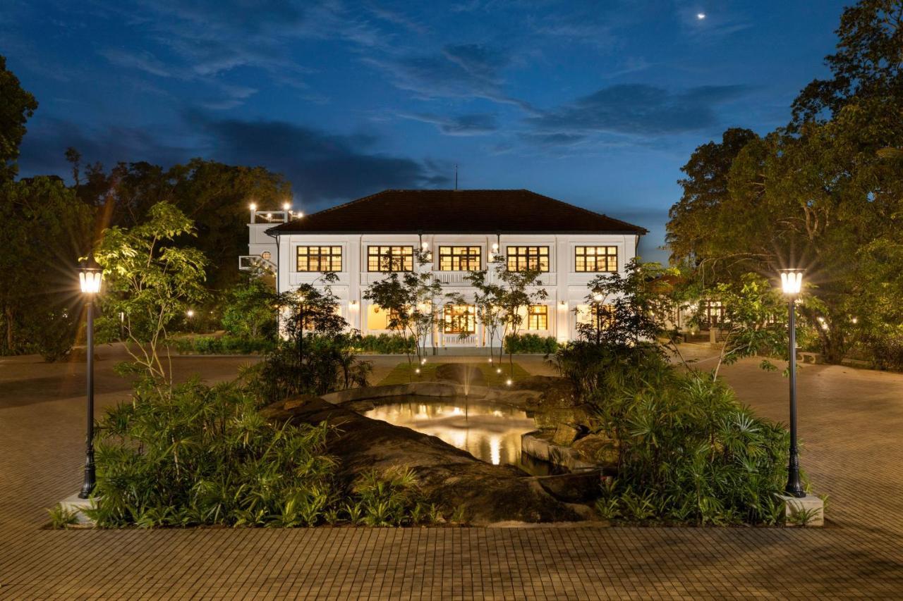 The Grand Walawwa Hotell Pinnawala  Eksteriør bilde