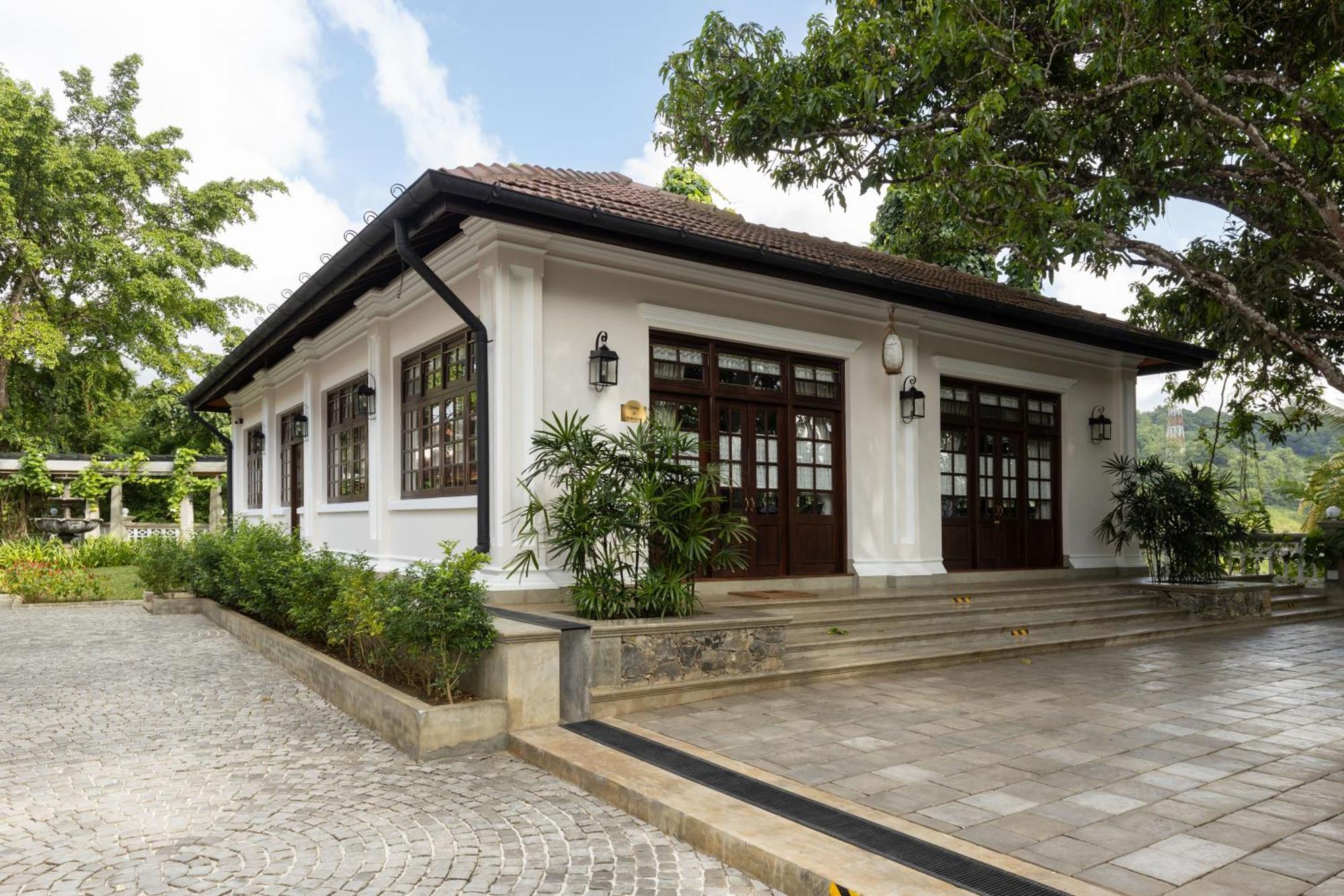 The Grand Walawwa Hotell Pinnawala  Eksteriør bilde